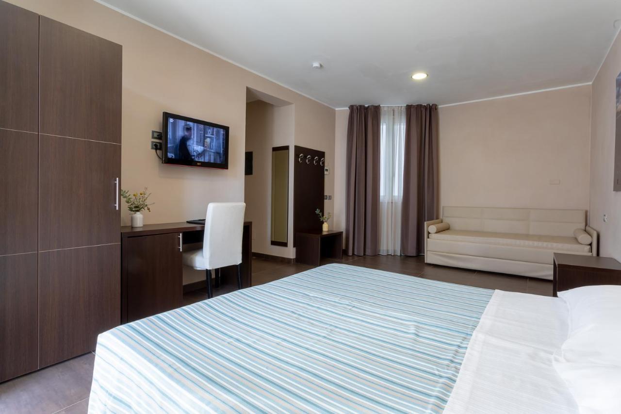 Gimmi Hotel Rimini Exteriör bild